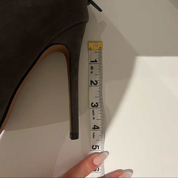 SIZE 7.5 SUEDE HEELS - Picture 6 of 6